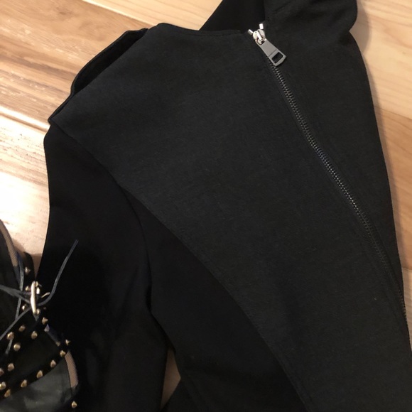 Burberry London (like new) Dark grey & black dress, fits more like a size 2 ) - Picture 5 of 16